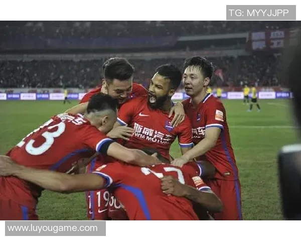 重庆力帆迎战恒大淘宝全力争胜展现足球激情与实力对决 重庆力帆迎战恒大淘宝全力争胜展现足球激情与实力对决