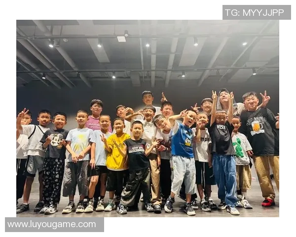 深圳街舞队荣登街舞节奏排行榜首位引领潮流风尚